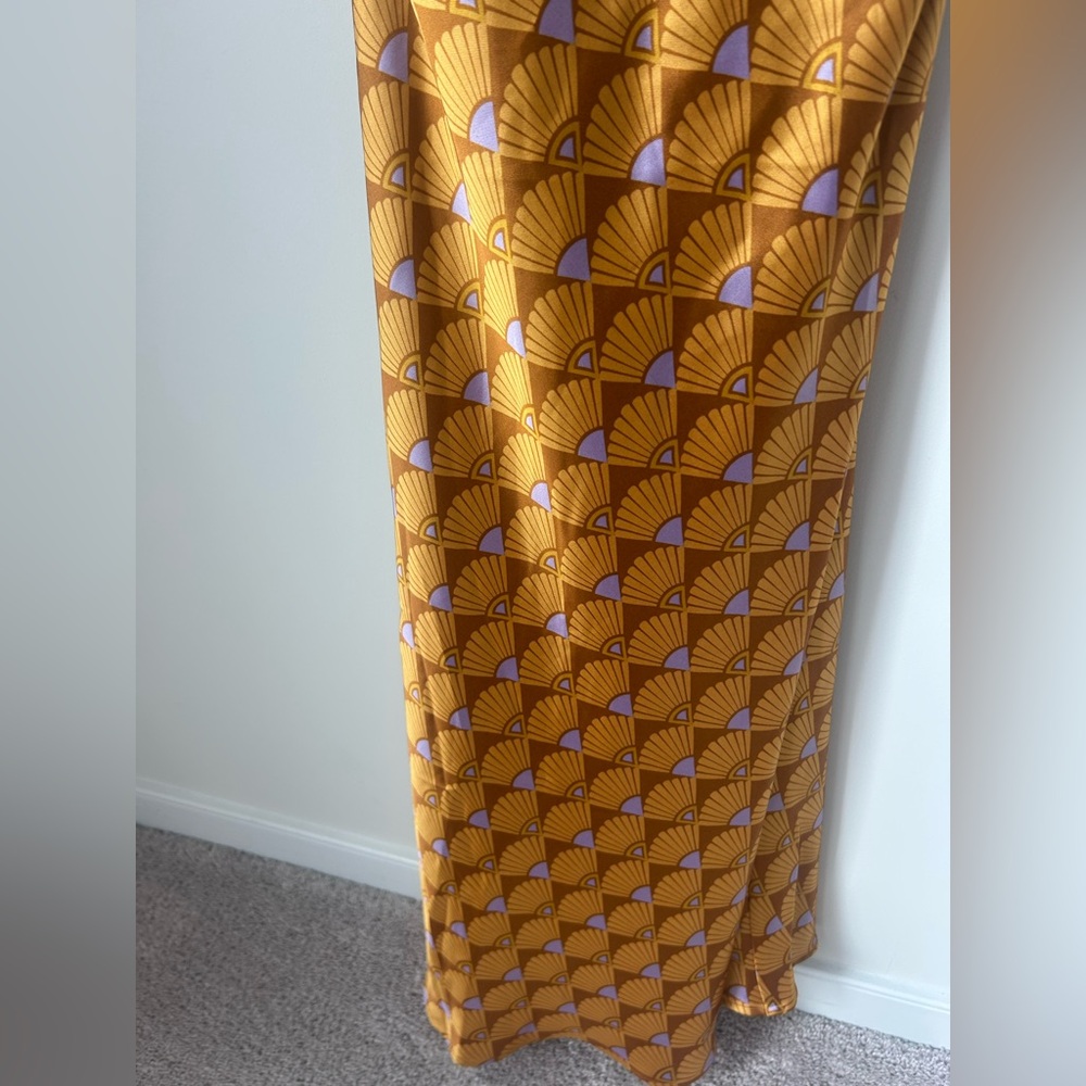 Viral House of Harlow 1960 Gold Patterned Cut Out Midi Dress - Picture 4 of 6